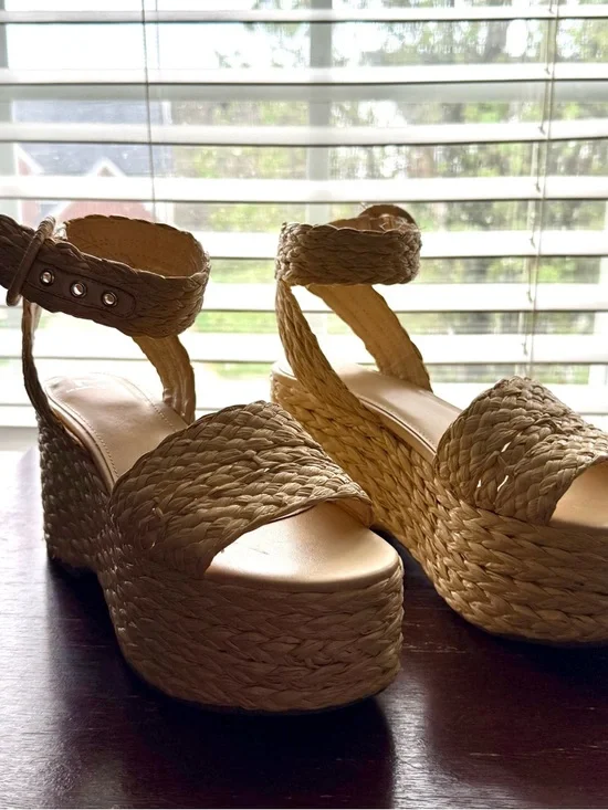 Marc Fisher steel sandal, platform, summer, 7.5M - Picture 3 of 11